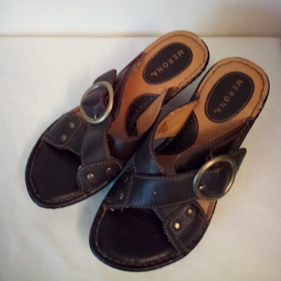 📚 Leather Slip On Sandals - Picture 1 of 5